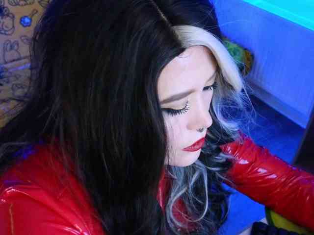 Laura-Wicked webcam