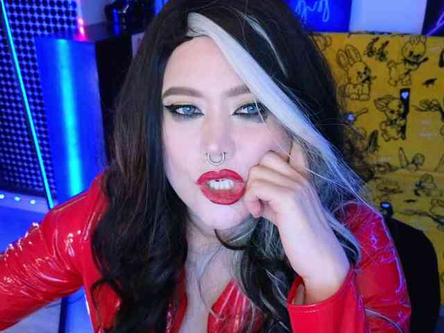 Laura-Wicked webcam