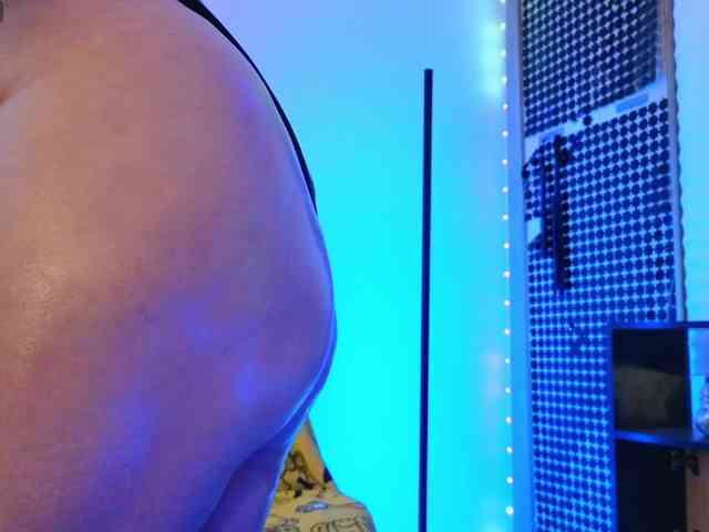 Laura-Wicked webcam