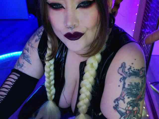 Laura-Wicked webcam