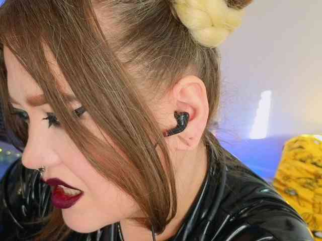 Laura-Wicked webcam