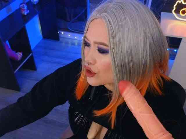 Laura-Wicked webcam