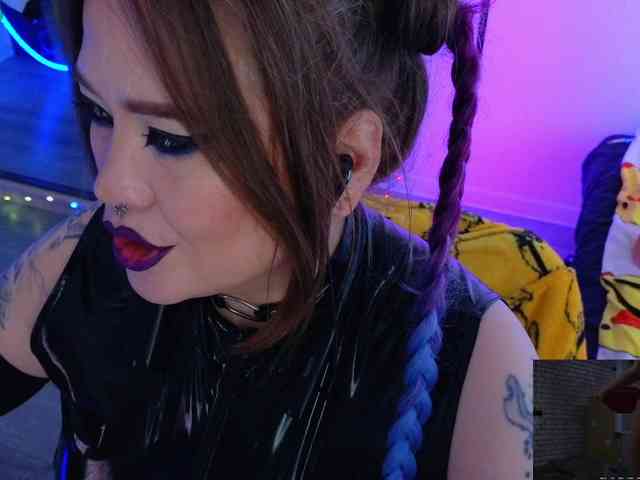 Laura-Wicked webcam