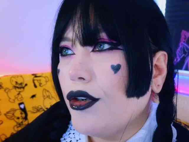 Laura-Wicked webcam