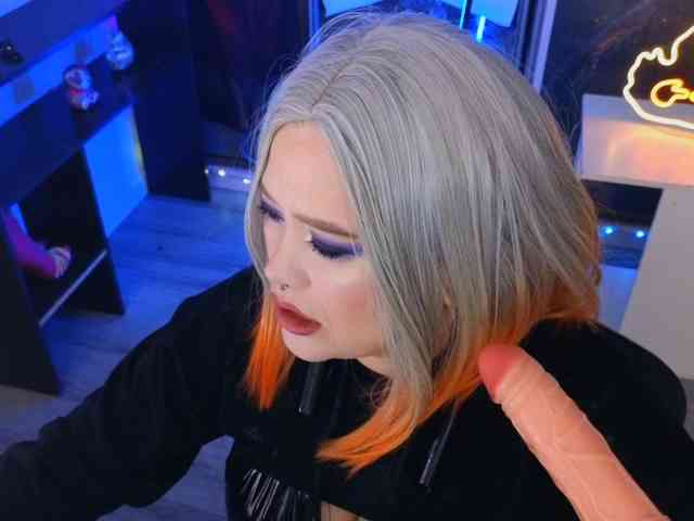Laura-Wicked webcam