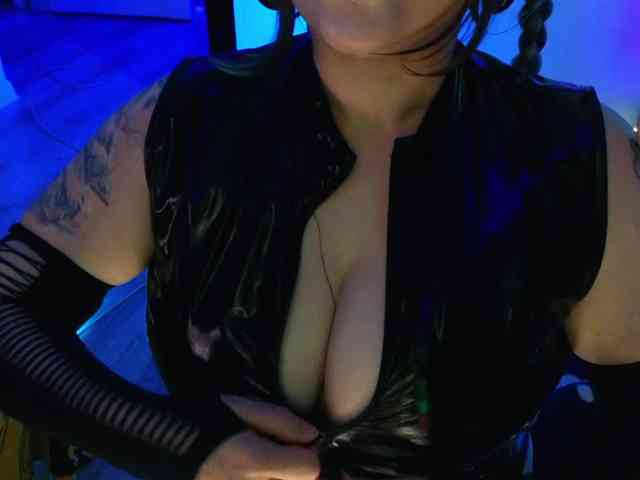 Laura-Wicked webcam