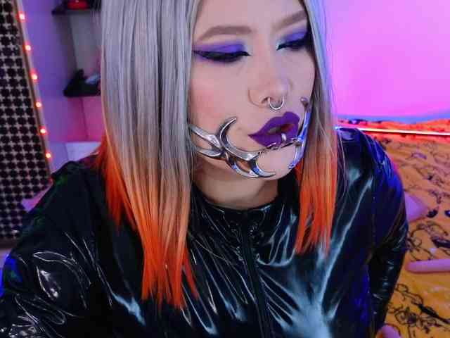 Laura-Wicked webcam