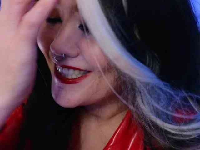 Laura-Wicked webcam