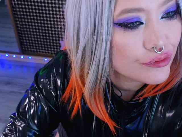 Laura-Wicked webcam