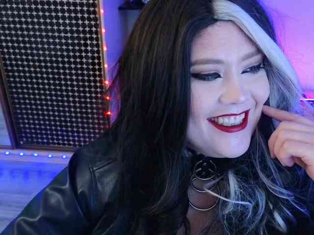 Laura-Wicked webcam