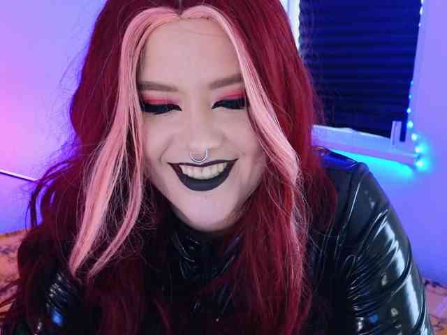 Laura-Wicked webcam