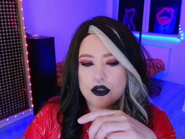 Laura-Wicked webcam