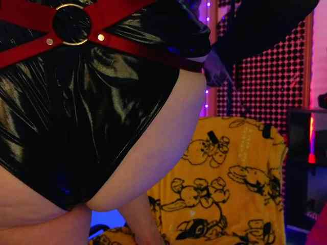 Laura-Wicked webcam