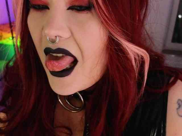 Laura-Wicked webcam