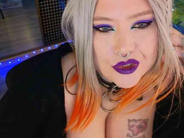Laura-Wicked webcam