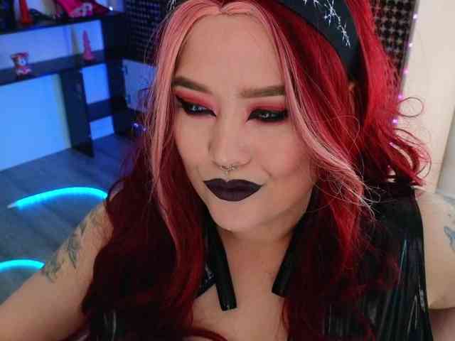Laura-Wicked webcam