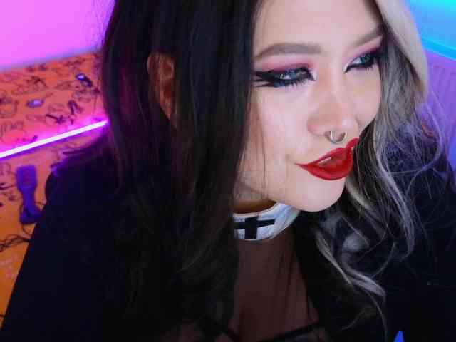 Laura-Wicked webcam