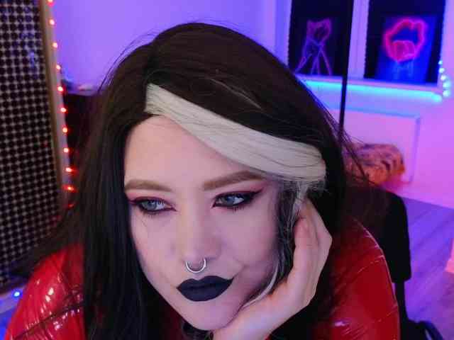 Laura-Wicked webcam