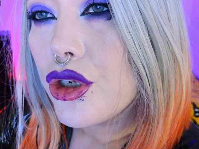 Laura-Wicked webcam