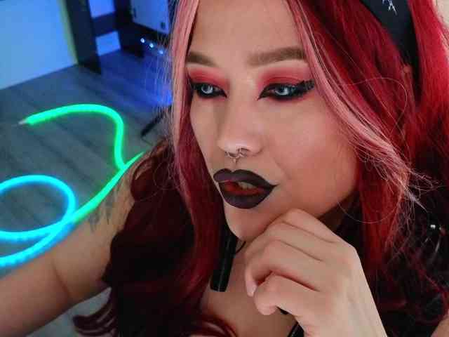 Laura-Wicked webcam