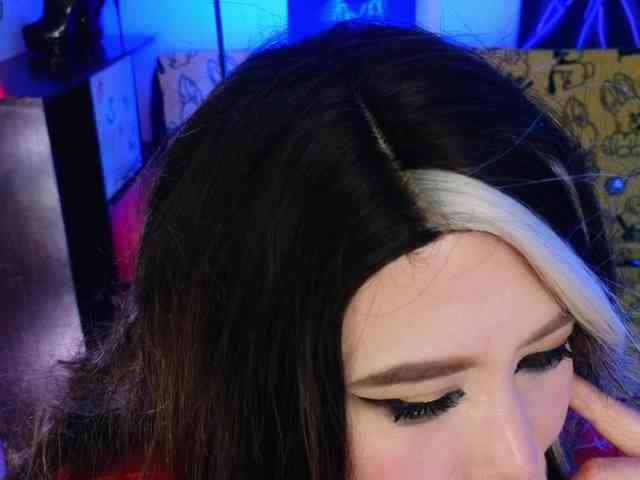 Laura-Wicked webcam