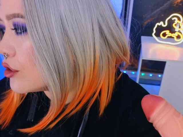 Laura-Wicked webcam