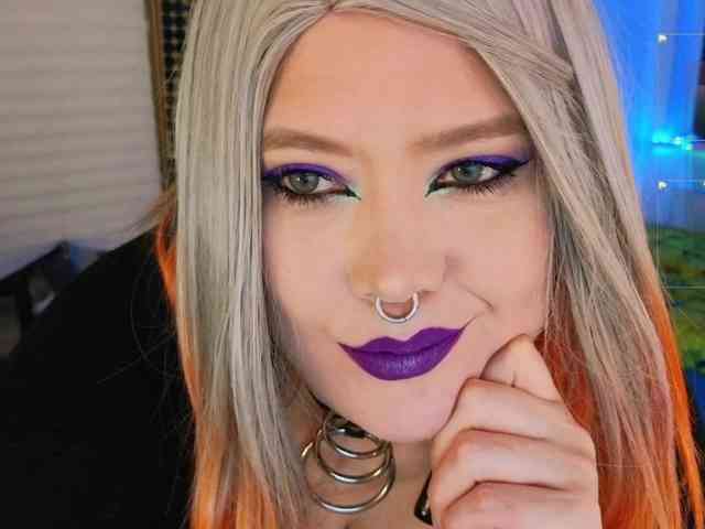 Laura-Wicked webcam