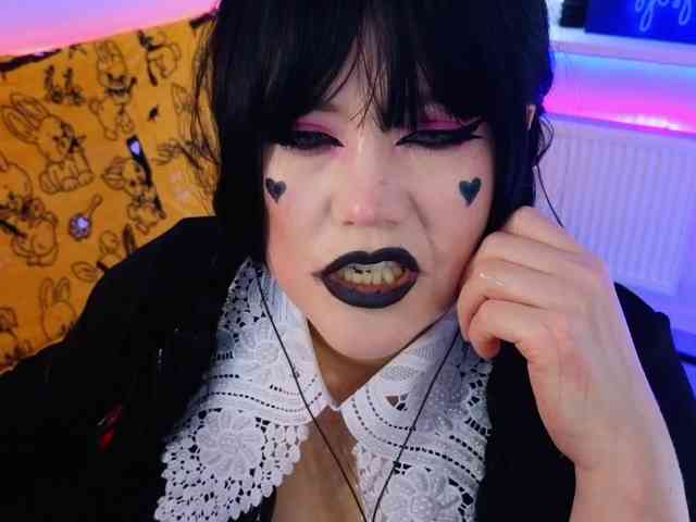 Laura-Wicked webcam