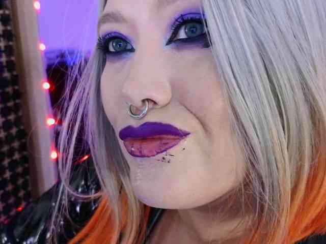 Laura-Wicked webcam