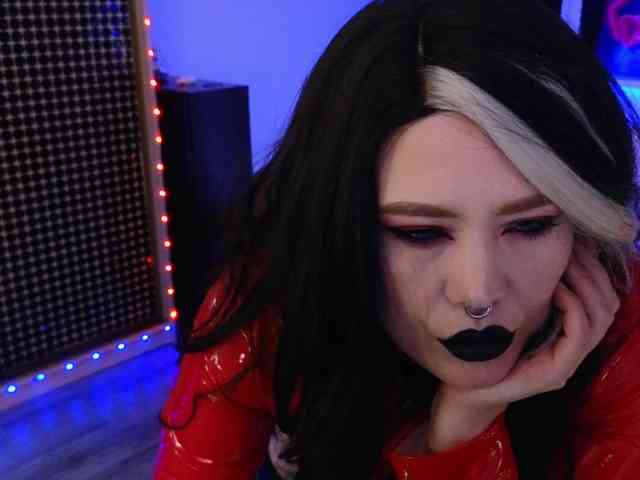Laura-Wicked webcam