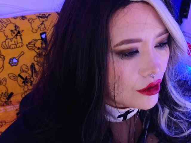 Laura-Wicked webcam
