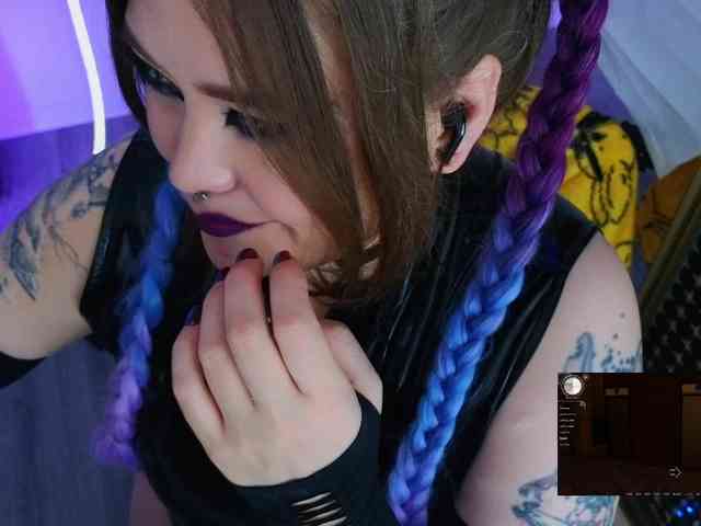 Laura-Wicked webcam