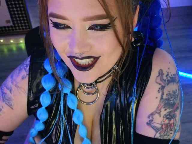 Laura-Wicked webcam