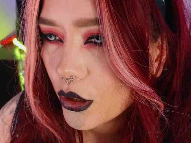 Laura-Wicked webcam