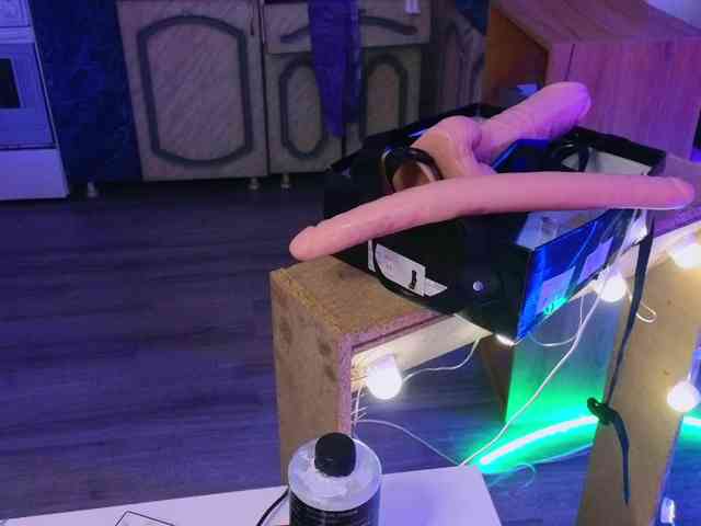 Laura-Wicked webcam