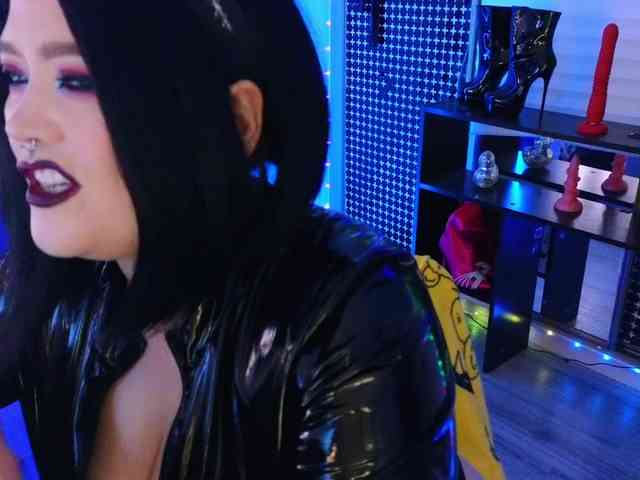 Laura-Wicked webcam