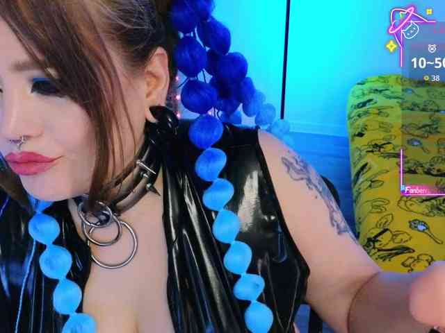 Laura-Wicked webcam
