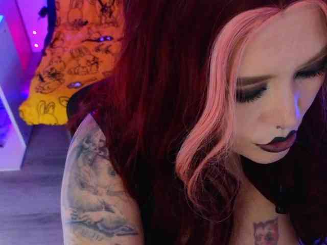 Laura-Wicked webcam
