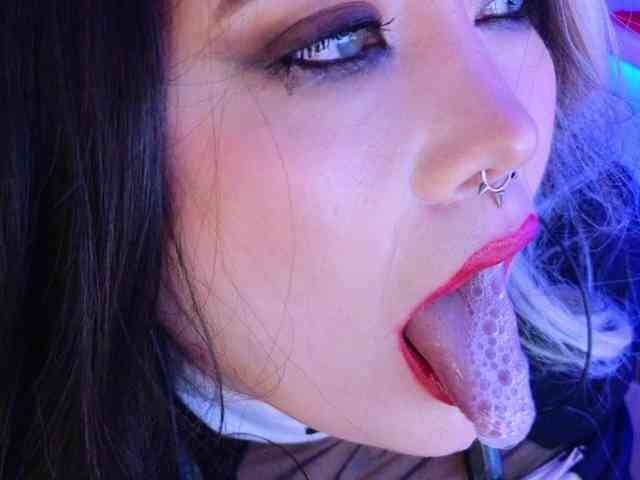 Laura-Wicked webcam