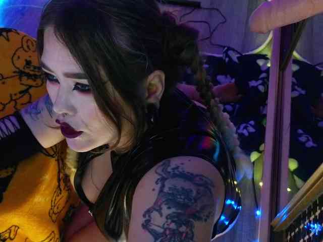 Laura-Wicked webcam