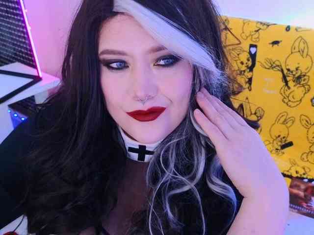 Laura-Wicked webcam