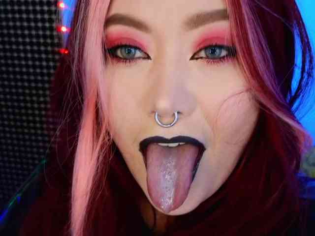 Laura-Wicked webcam
