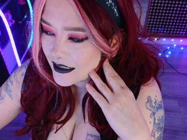 Laura-Wicked webcam