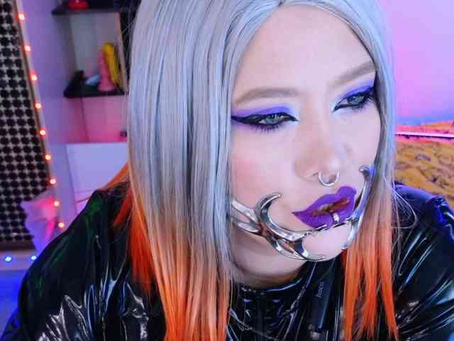 Laura-Wicked webcam