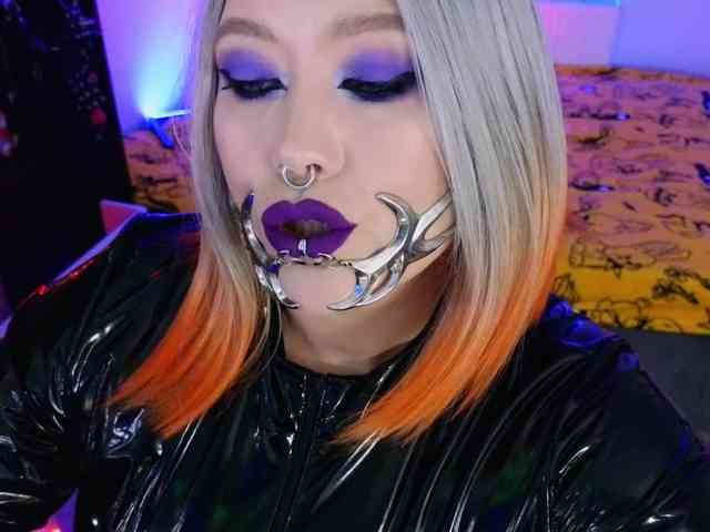 Laura-Wicked webcam