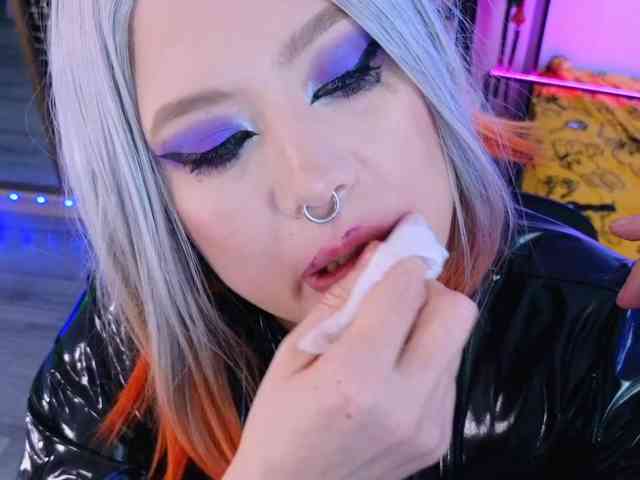 Laura-Wicked webcam