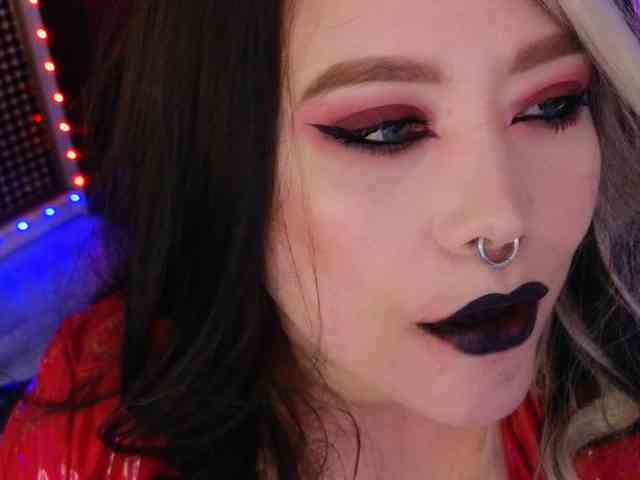 Laura-Wicked webcam