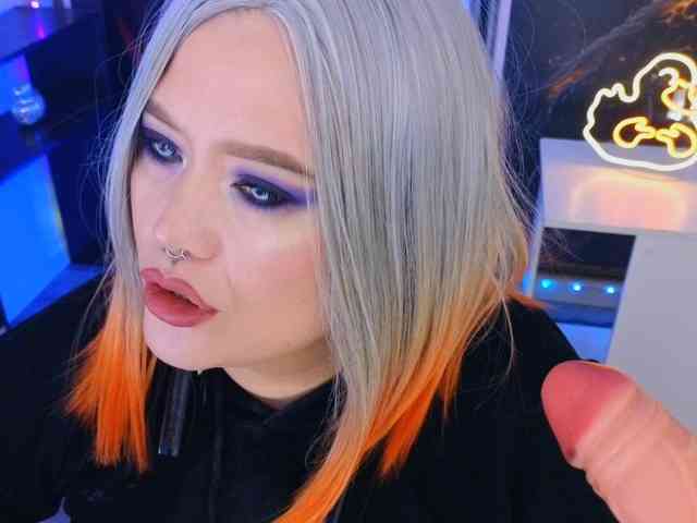 Laura-Wicked webcam