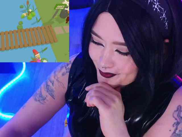 Laura-Wicked webcam