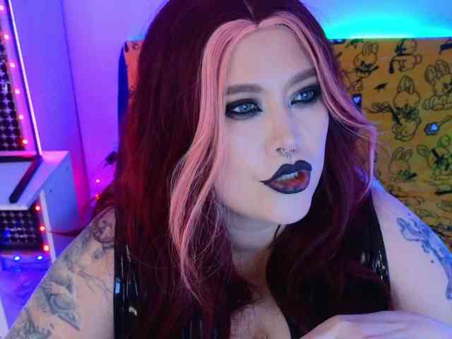 Laura-Wicked webcam